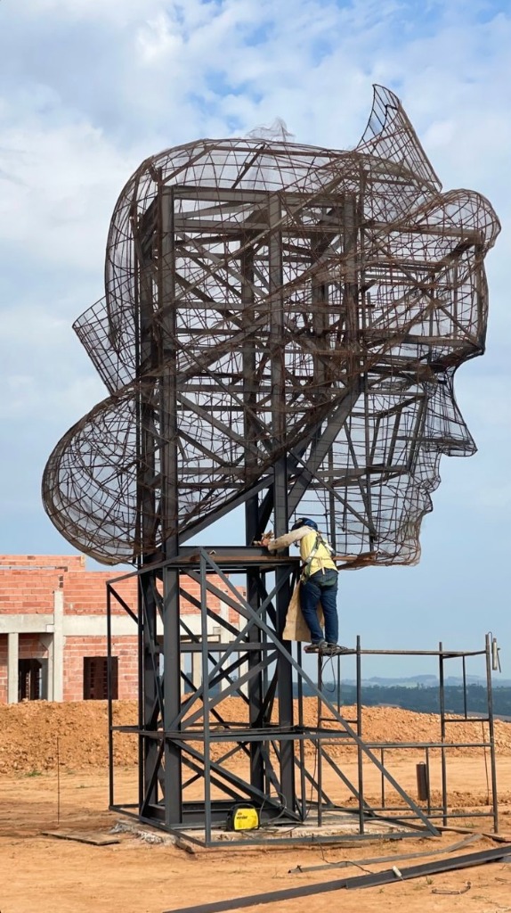 Projetos Especiais - Escultura de Face Humana